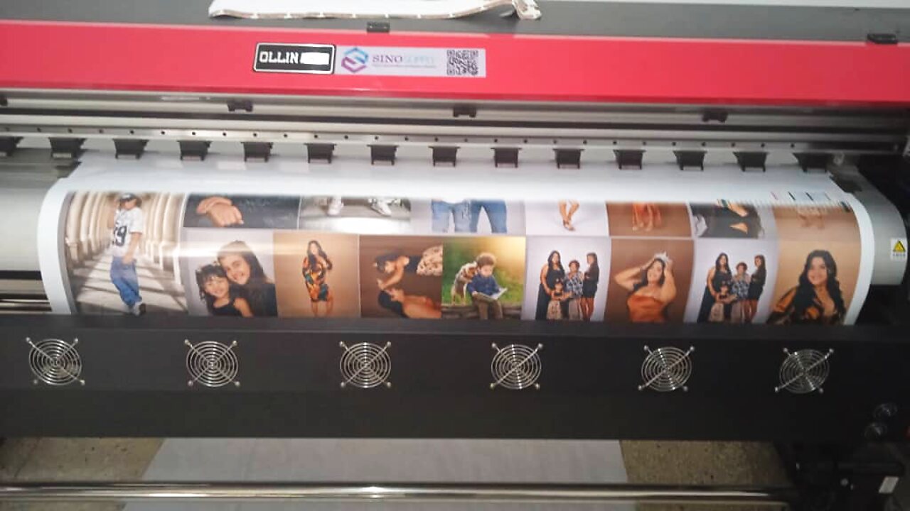 Collage fotográfico imprimiéndose en gran formato